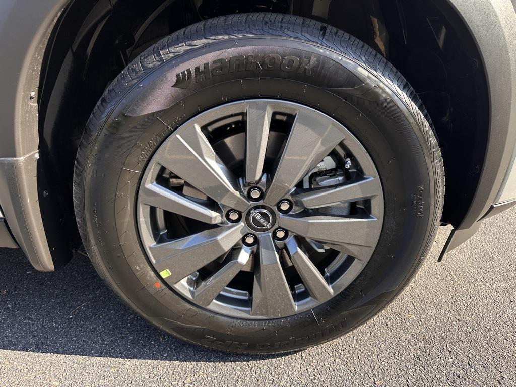 new 2025 Nissan Pathfinder car, priced at $31,832