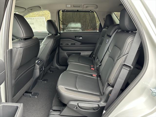 new 2025 Nissan Pathfinder car, priced at $44,014