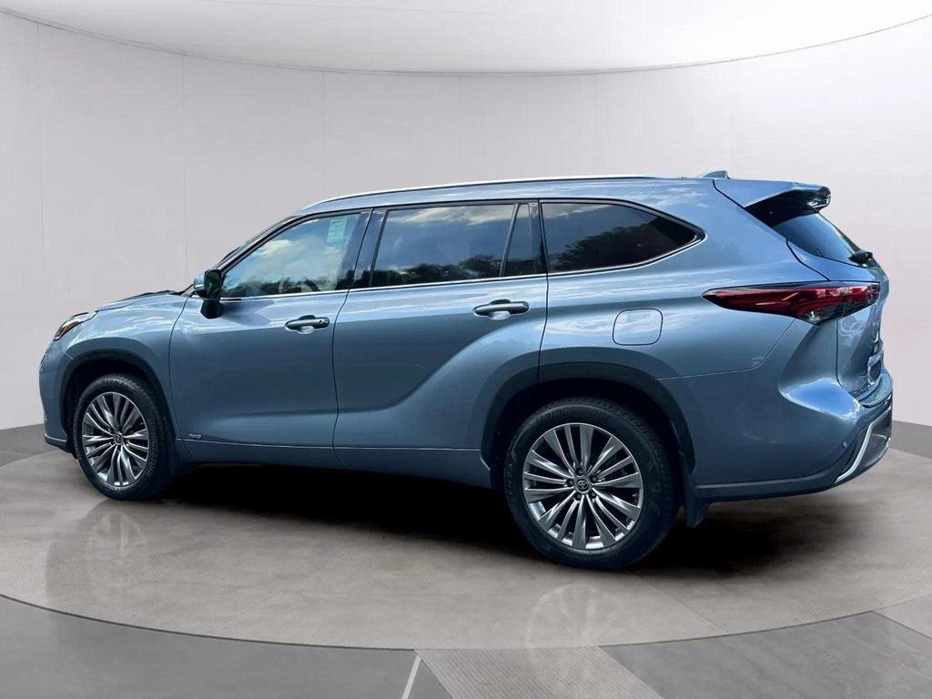 used 2022 Toyota Highlander Hybrid car, priced at $45,595