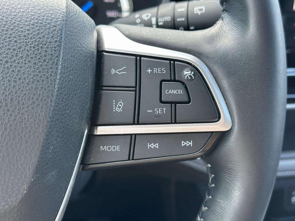 used 2022 Toyota Highlander Hybrid car, priced at $45,595