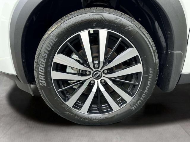 new 2025 Nissan Pathfinder car, priced at $49,277