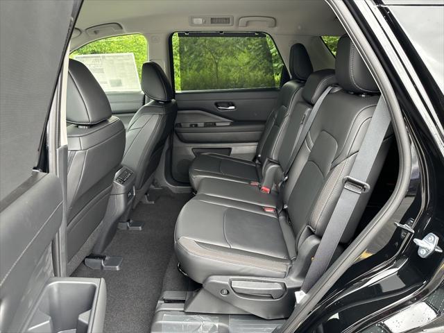 new 2025 Nissan Pathfinder car, priced at $43,575
