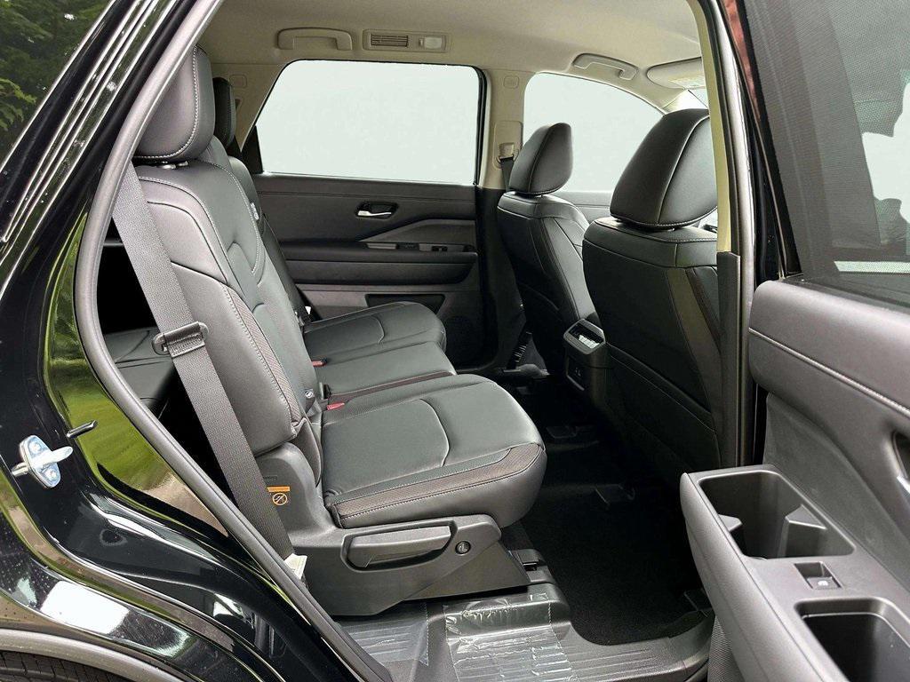new 2025 Nissan Pathfinder car, priced at $37,292