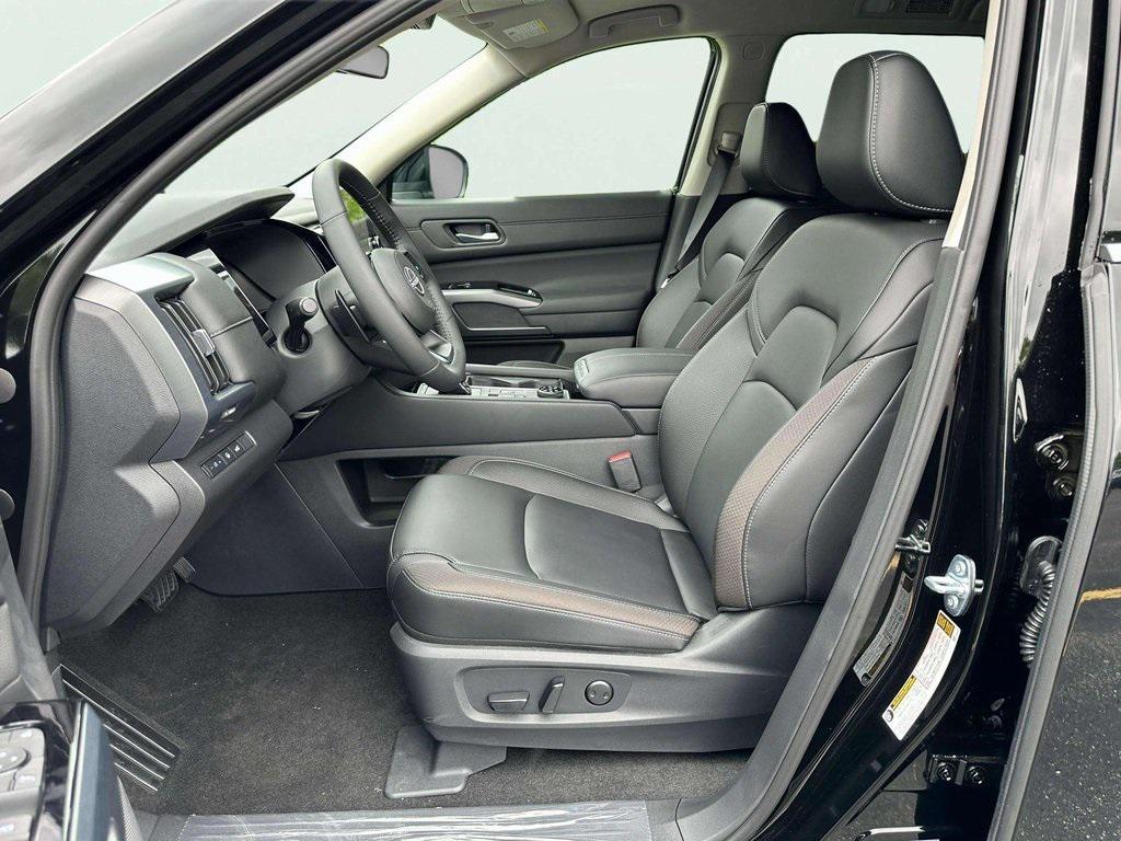 new 2025 Nissan Pathfinder car, priced at $37,292