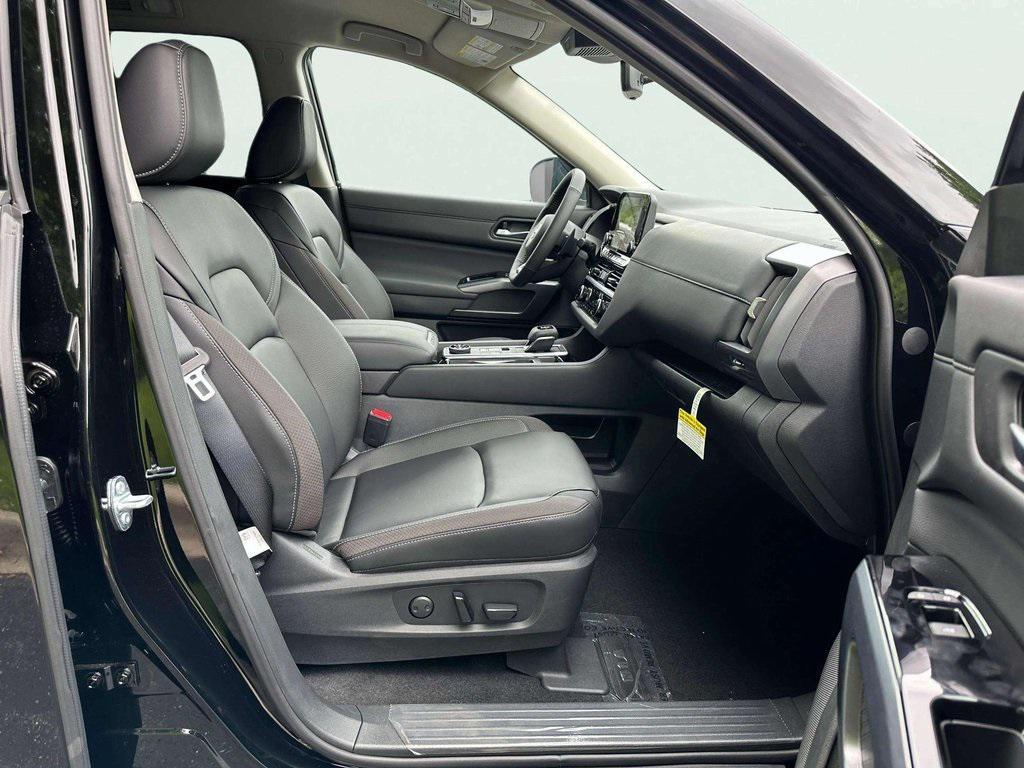 new 2025 Nissan Pathfinder car, priced at $37,292