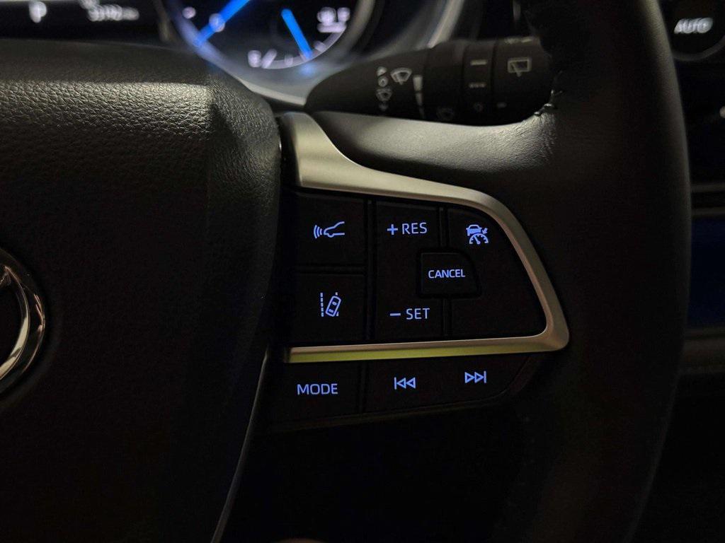 used 2022 Toyota Highlander Hybrid car, priced at $45,995