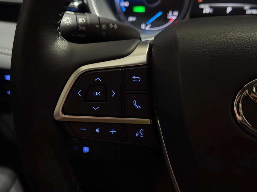 used 2022 Toyota Highlander Hybrid car, priced at $45,995