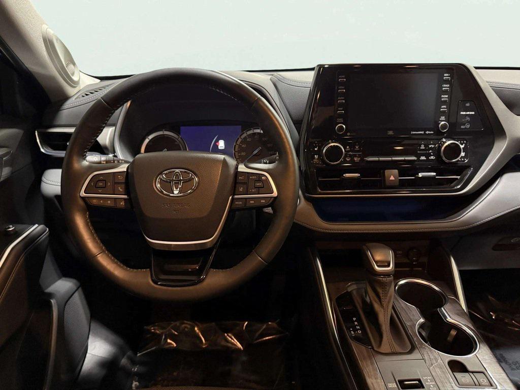 used 2022 Toyota Highlander Hybrid car, priced at $45,995