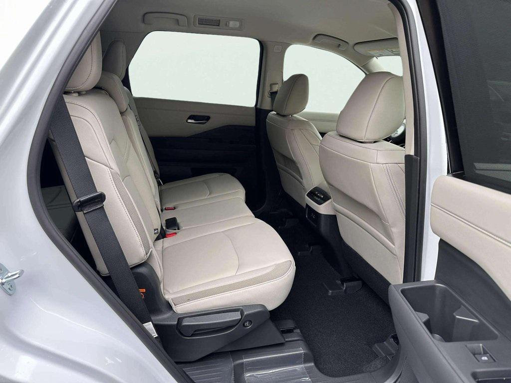 new 2025 Nissan Pathfinder car, priced at $39,789