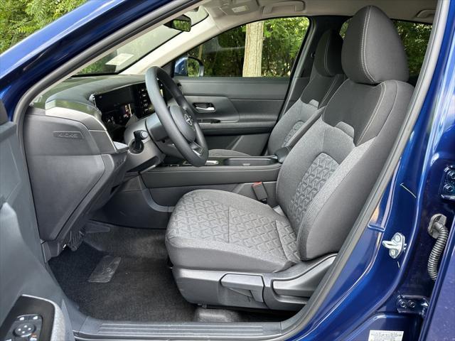 new 2025 Nissan Kicks car, priced at $26,555