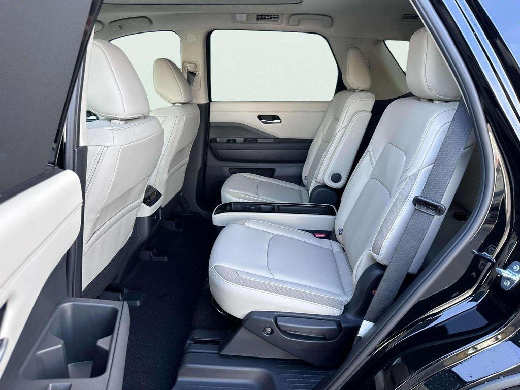 new 2025 Nissan Pathfinder car, priced at $40,896