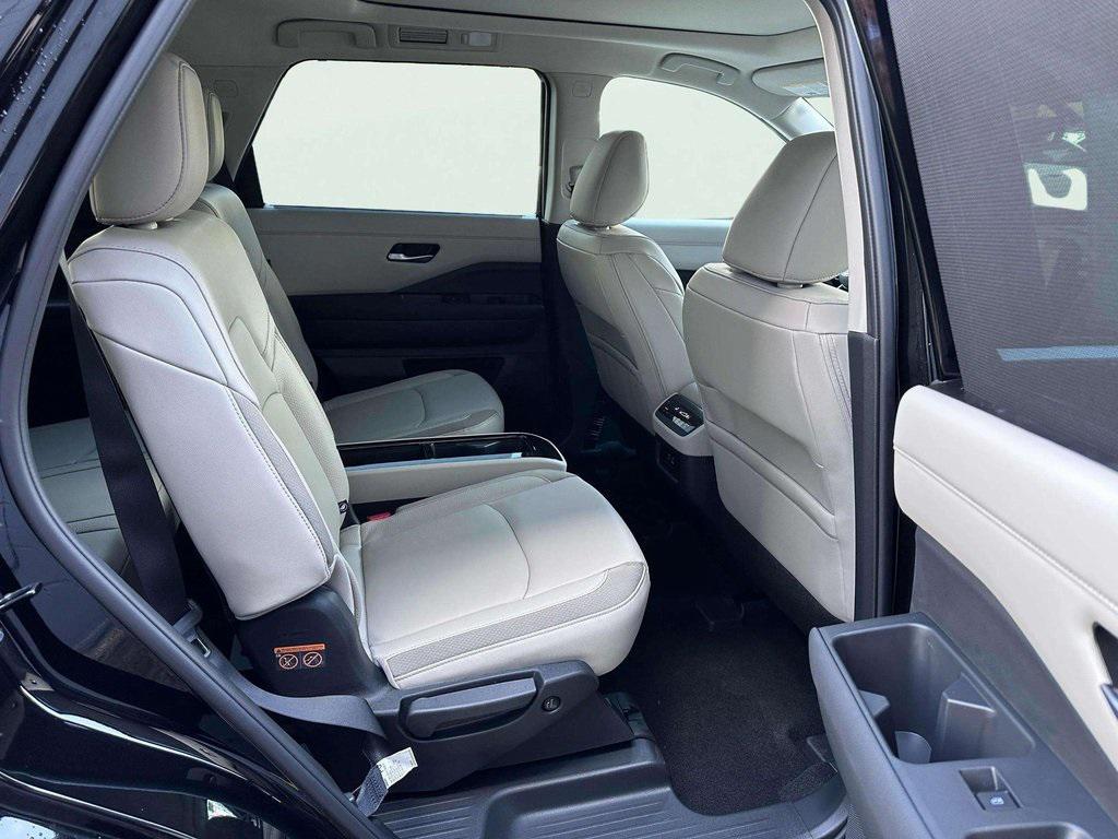new 2025 Nissan Pathfinder car, priced at $40,896