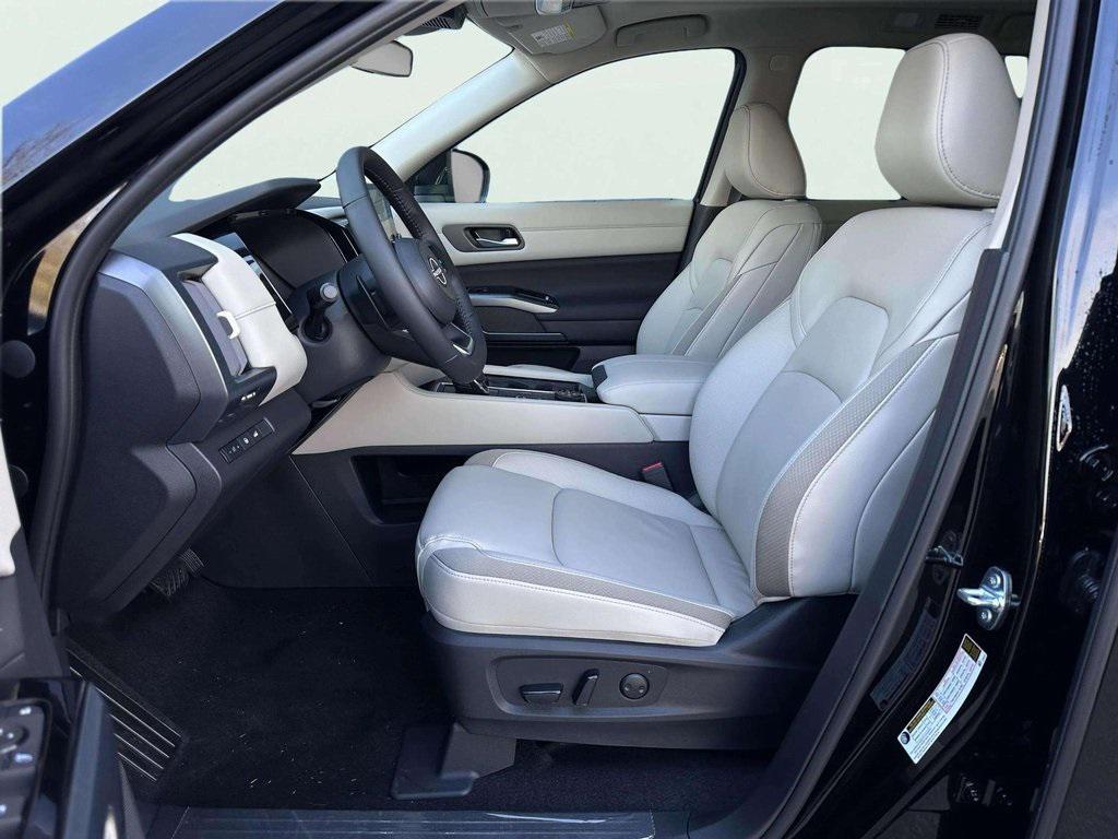 new 2025 Nissan Pathfinder car, priced at $40,896