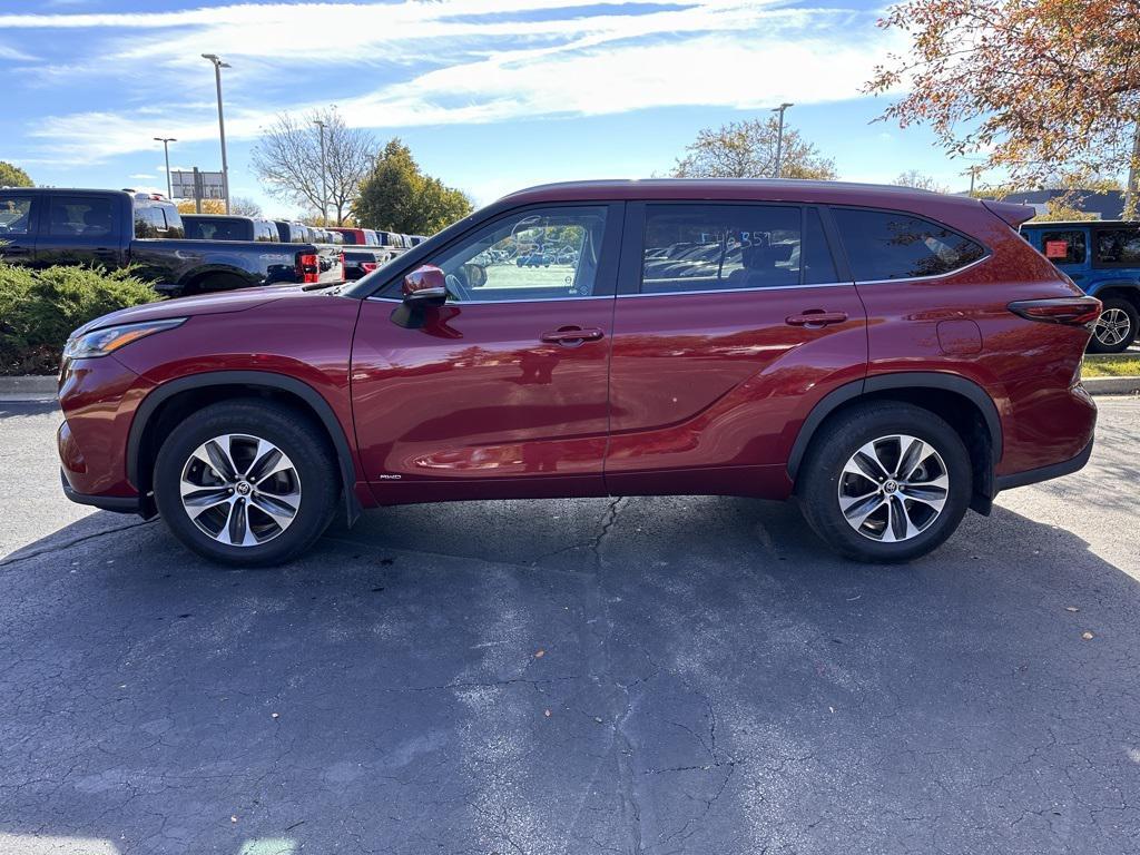 used 2024 Toyota Highlander Hybrid car, priced at $46,995
