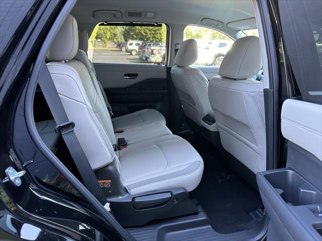 new 2024 Nissan Pathfinder car, priced at $37,992