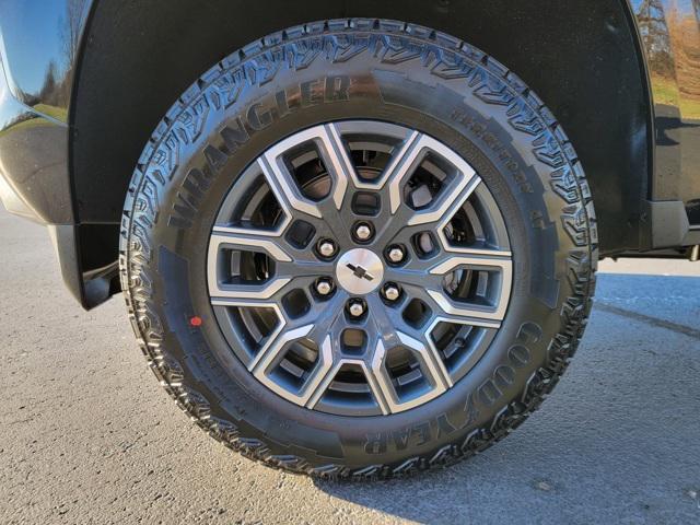 new 2024 Chevrolet Colorado car, priced at $44,449