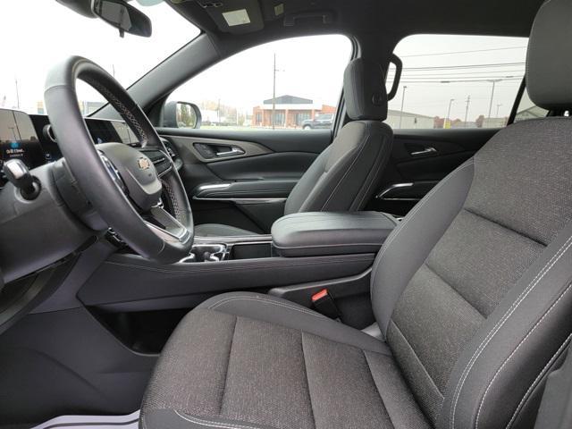 used 2025 Chevrolet Traverse car, priced at $35,874