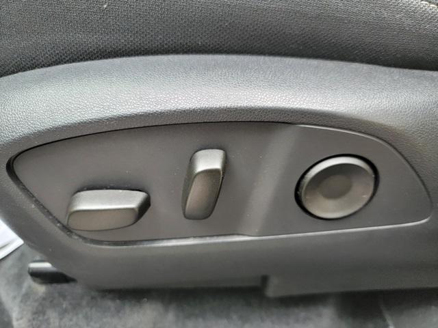 used 2025 Chevrolet Traverse car, priced at $35,874