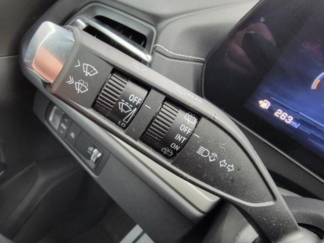 used 2025 Chevrolet Traverse car, priced at $35,874