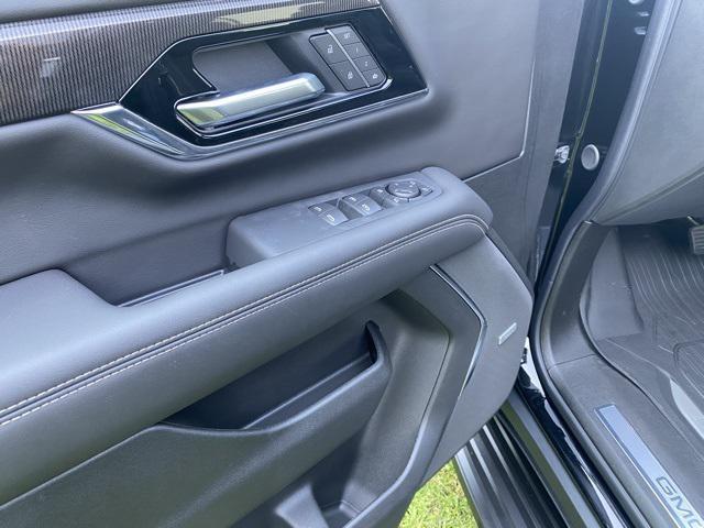 new 2025 GMC Yukon XL car, priced at $78,260