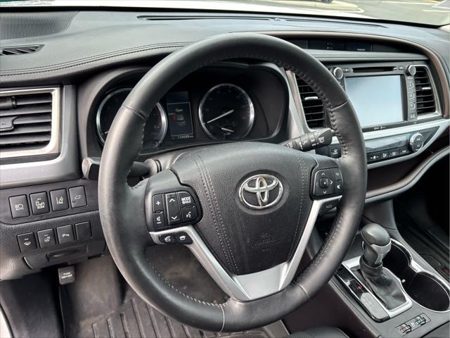 used 2015 Toyota Highlander car, priced at $15,937