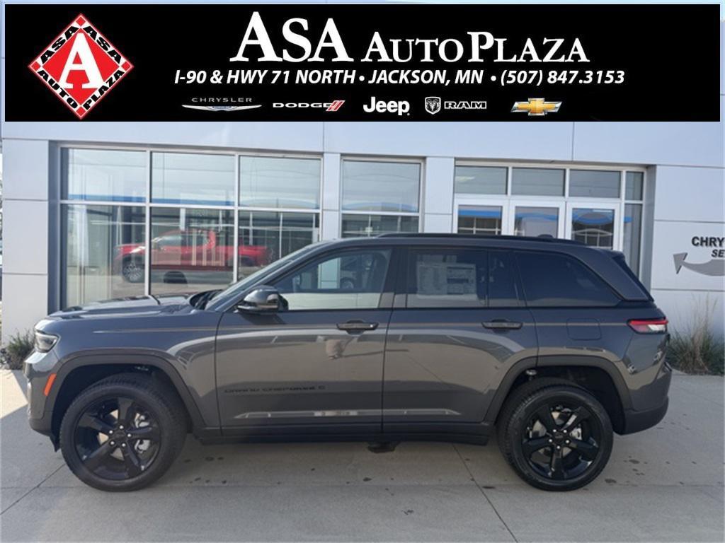 new 2025 Jeep Grand Cherokee car, priced at $54,405