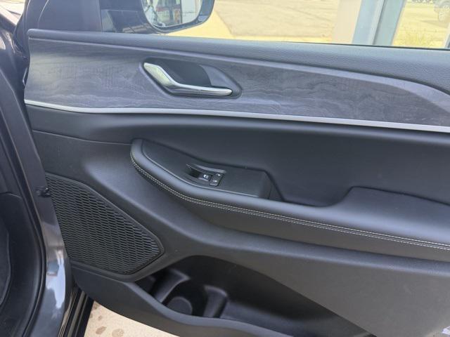 new 2025 Jeep Grand Cherokee car, priced at $54,405