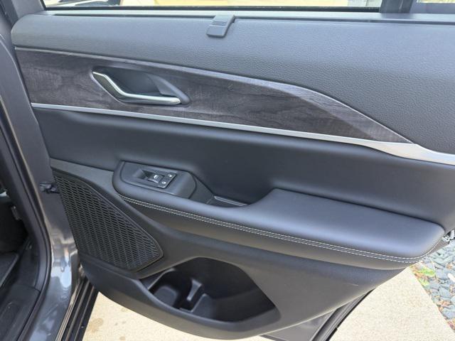 new 2025 Jeep Grand Cherokee car, priced at $54,405