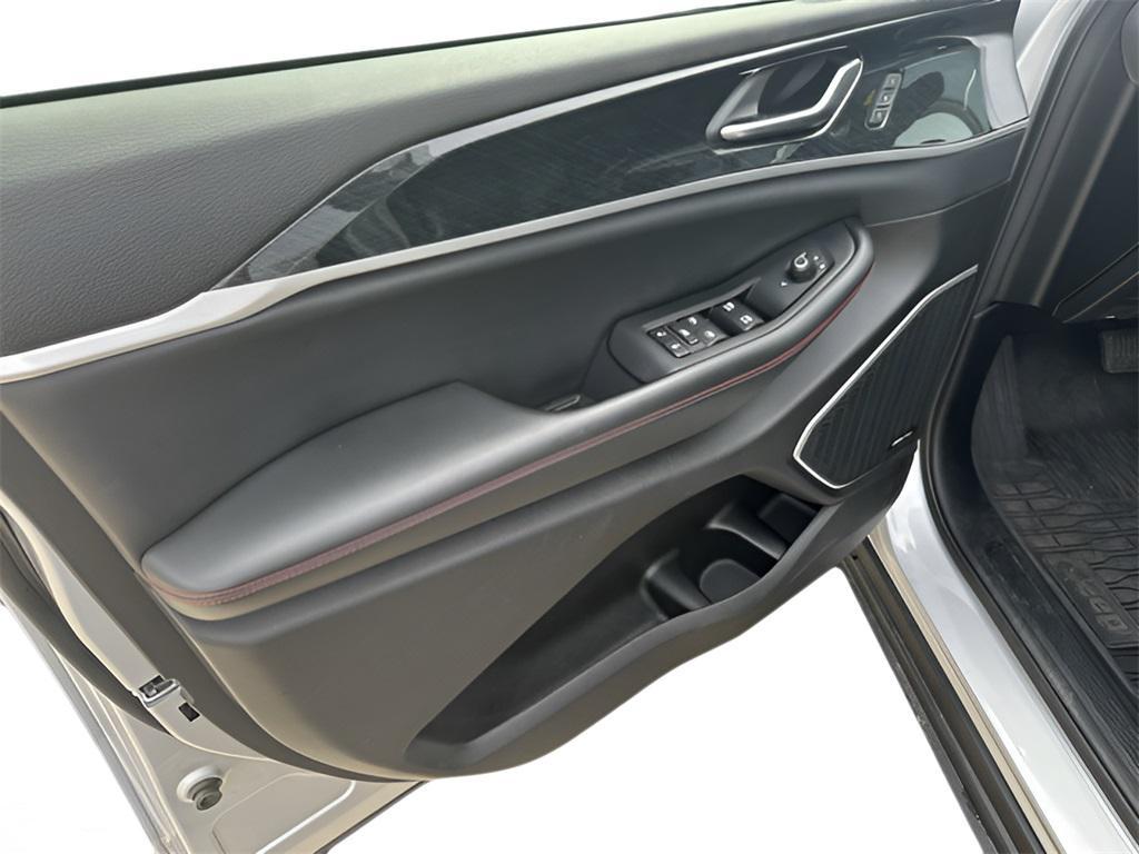 used 2022 Jeep Grand Cherokee car, priced at $31,877