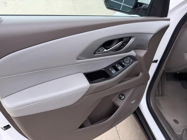 used 2021 Chevrolet Traverse car, priced at $23,924