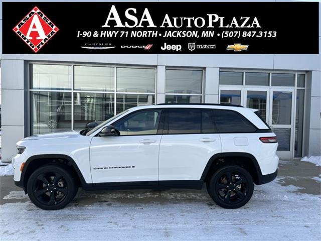 used 2023 Jeep Grand Cherokee car, priced at $34,884