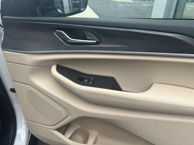 new 2025 Jeep Grand Cherokee car, priced at $53,710