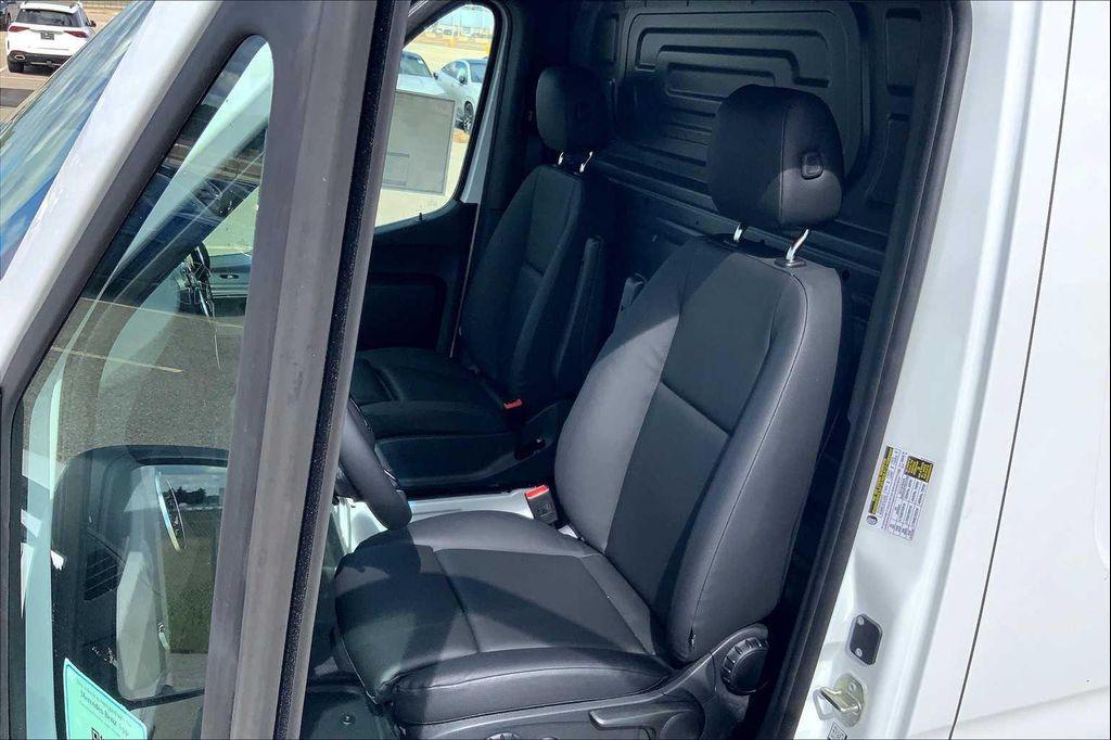 new 2025 Mercedes-Benz Sprinter 2500 car, priced at $67,072