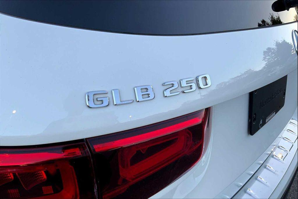 used 2021 Mercedes-Benz GLB 250 car, priced at $28,989