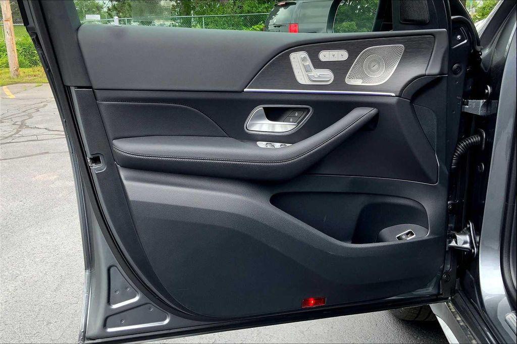 new 2025 Mercedes-Benz GLE 580 car, priced at $96,045