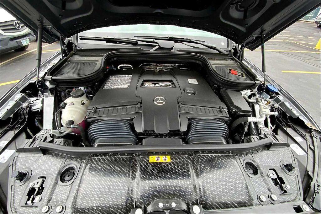 new 2025 Mercedes-Benz GLE 580 car, priced at $96,045