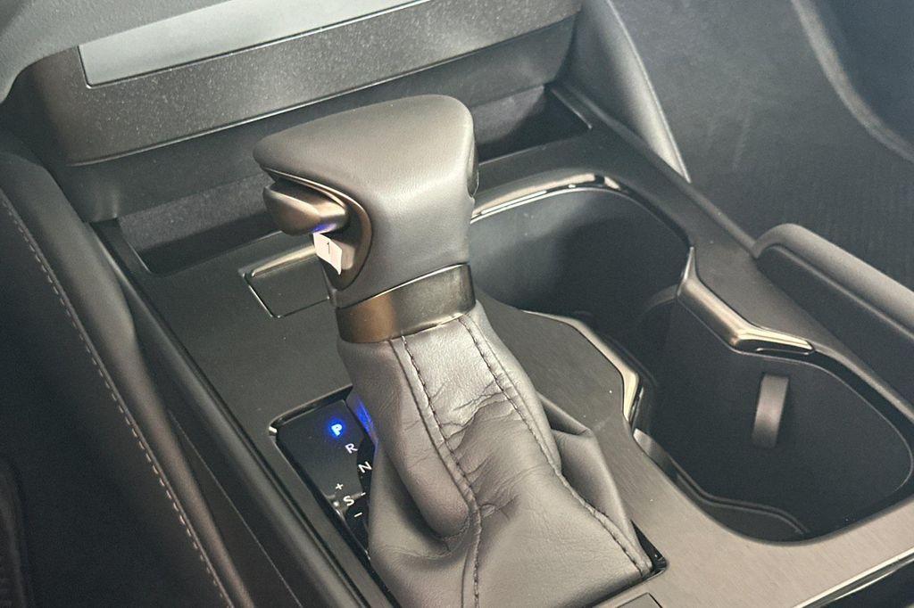 used 2025 Lexus ES 350 car, priced at $42,998