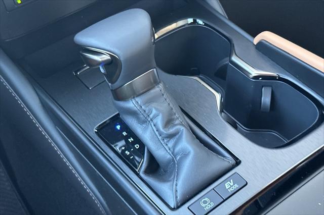 new 2025 Lexus ES 300h car, priced at $50,899