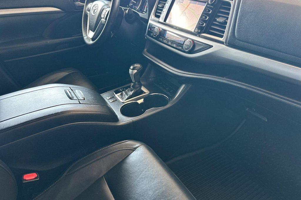 used 2015 Toyota Highlander car, priced at $17,388