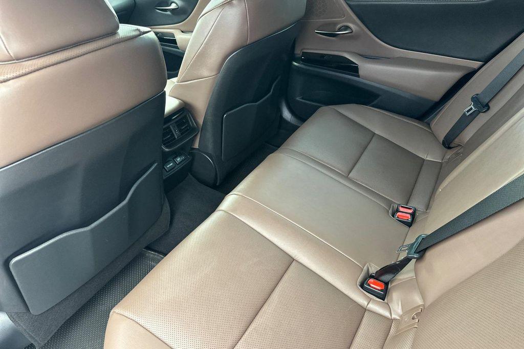 used 2024 Lexus ES 300h car, priced at $39,588