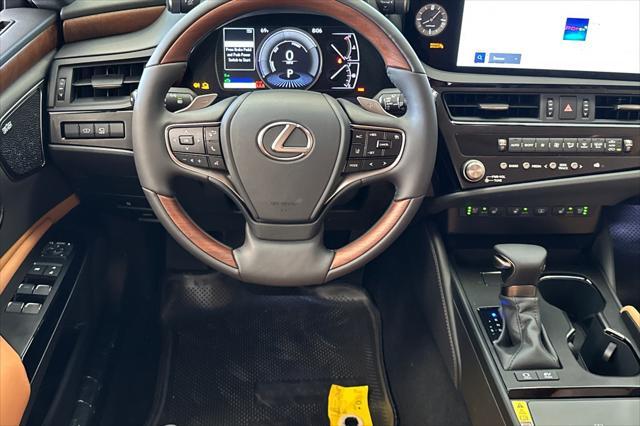 new 2025 Lexus ES 300h car, priced at $56,609
