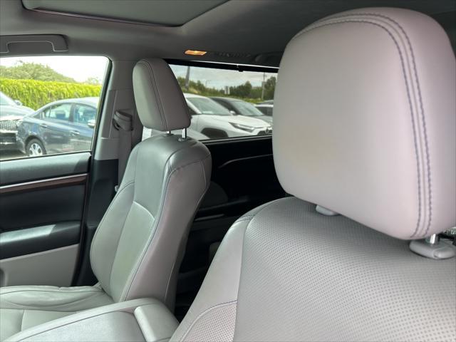 used 2015 Toyota Highlander Hybrid car, priced at $23,998