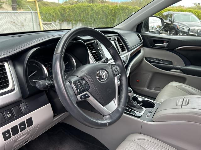 used 2015 Toyota Highlander Hybrid car, priced at $23,998