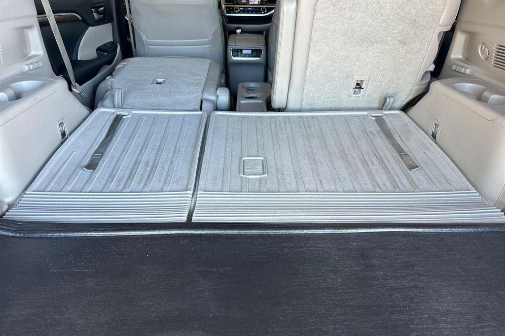 used 2015 Toyota Highlander Hybrid car, priced at $22,998