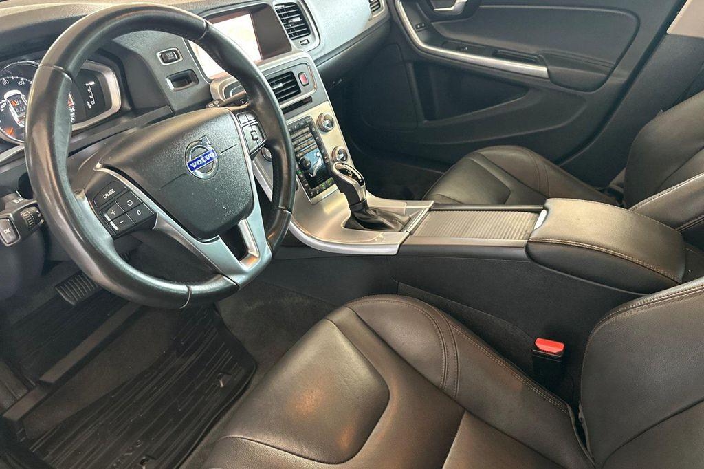 used 2018 Volvo V60 Cross Country car, priced at $19,288