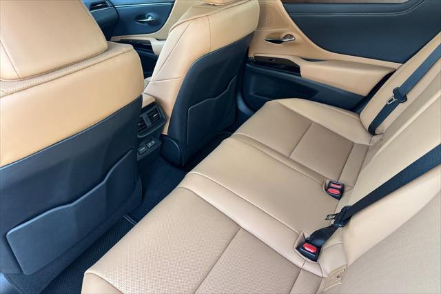 new 2025 Lexus ES 300h car, priced at $50,899