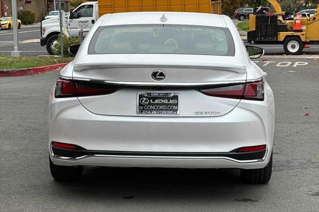 new 2025 Lexus ES 300h car, priced at $56,609