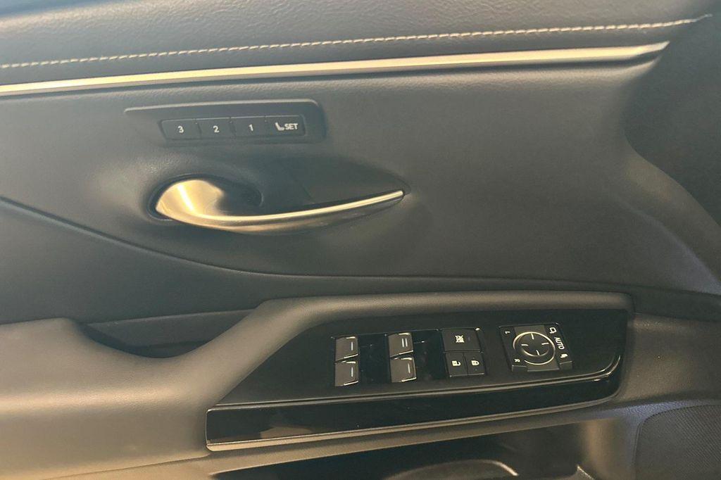used 2025 Lexus ES 350 car, priced at $41,588
