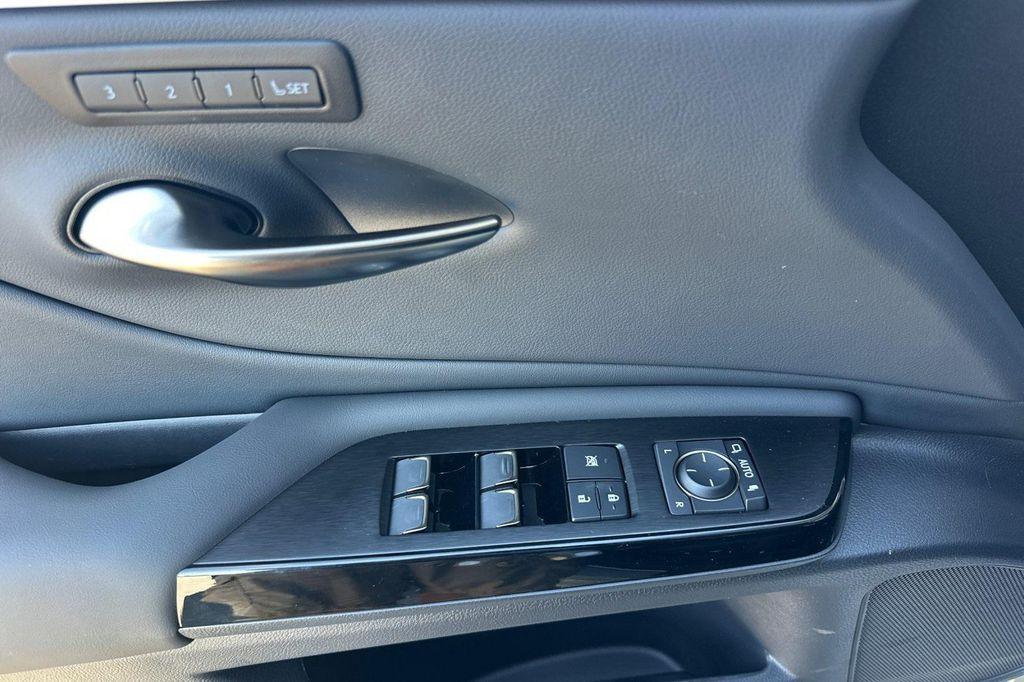 new 2025 Lexus ES 350 car, priced at $49,719