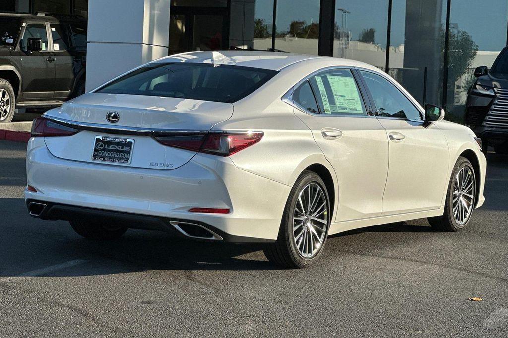 new 2025 Lexus ES 350 car, priced at $47,714